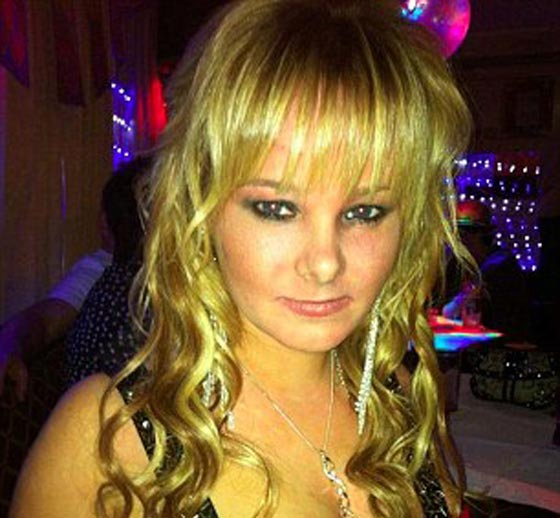 بالصور.. سرطان اللسان يقتل شابة بريطانية بعد 12 ساعة من زواجها صورة رقم 6