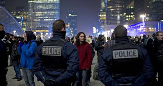 ليلة راس السنة في فرنسا تسجل حادثا مأساويا مبكيا صورة رقم 1