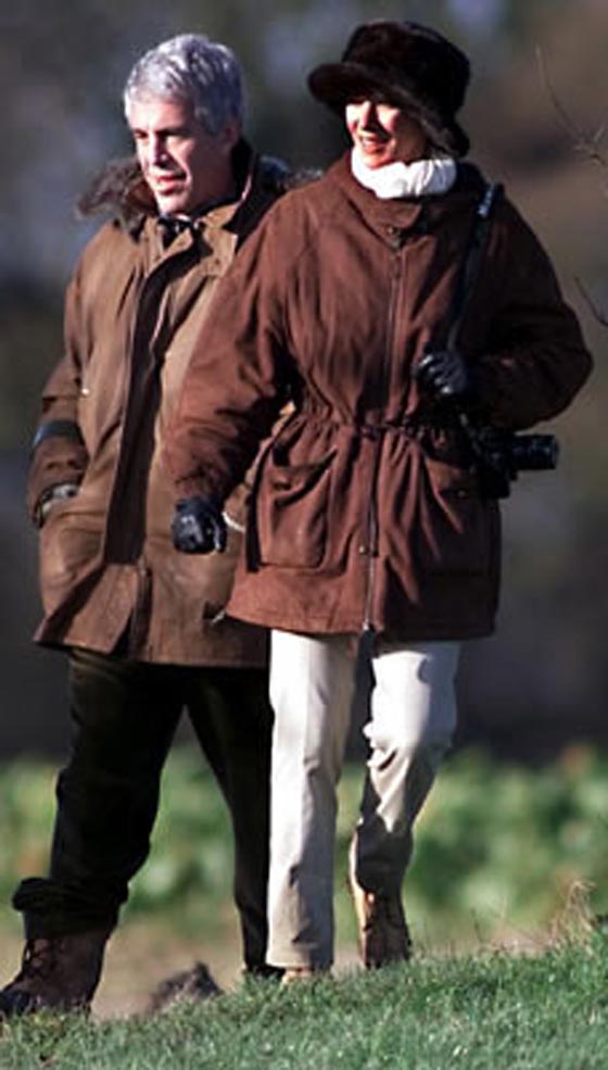 بالصور.. تفاصيل فضيحة الأمير أندرو النوعية مع قاصر صورة رقم 6 بالصور.. تفاصيل فضيحة الأمير أندرو النوعية مع قاصر صورة رقم 6