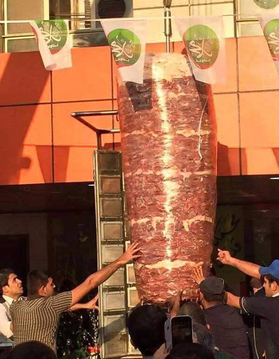 بمناسبة المولد النبوي.. أكبر سيخ شاورما في العراق يدخل غينيس صورة رقم 2 بمناسبة المولد النبوي.. أكبر سيخ شاورما في العراق يدخل غينيس صورة رقم 2