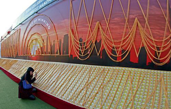 دبي تدخل موسوعة جينيس بسلسلة ذهبية طولها 5.5 كيلومتر صورة رقم 2 دبي تدخل موسوعة جينيس بسلسلة ذهبية طولها 5.5 كيلومتر صورة رقم 2