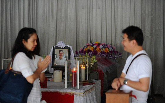 سيلفي والموت أمامي.. آخر صورة لركاب الماليزية قبل تحطمها  صورة رقم 3