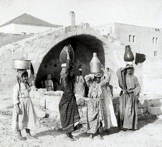 اول مصوّرة عربية تتحدى الرجال عام 1919 وتقف وراء الكاميرا صورة رقم 4