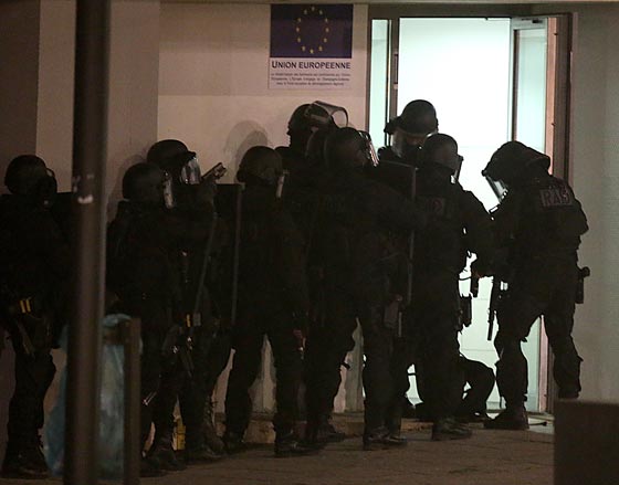  فرنسا تستعد لاحياء ذكرى الهجوم على شارلي ايبدو بمراسم متواضعة! صورة رقم 27