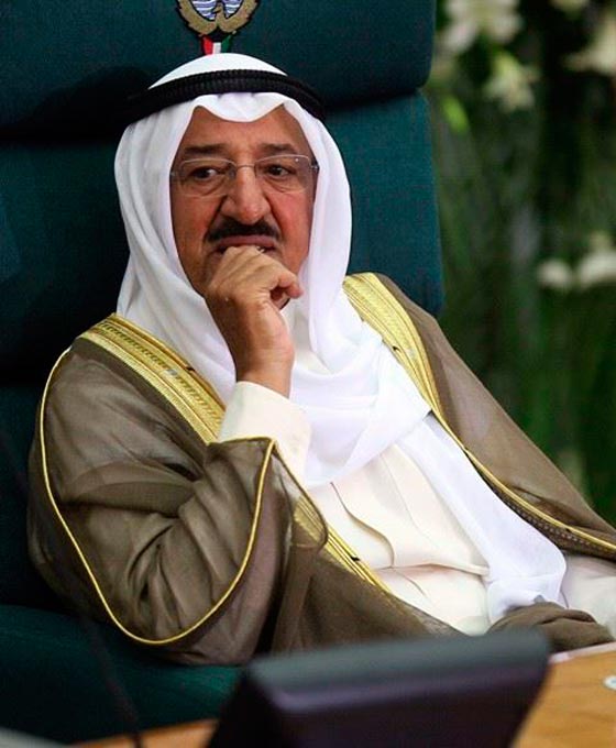 وزير الداخلية الكويتي يوقف بنفسه مخالفا للسير ويطرده من البلاد! صورة رقم 1