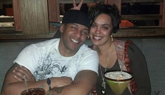 لحظة رومانسية بين شاب وزوجته.. تتحول الى لحظة مفجعة صورة رقم 1 لحظة رومانسية بين شاب وزوجته.. تتحول الى لحظة مفجعة صورة رقم 1