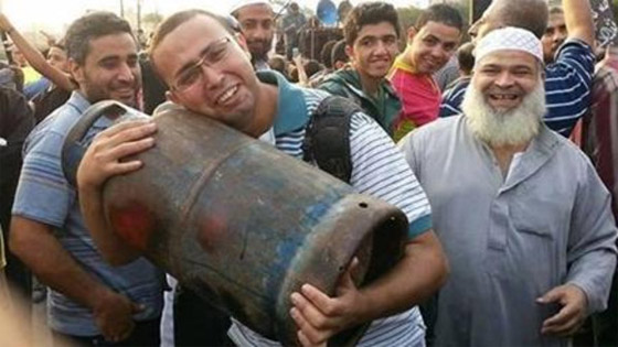 شاب مصري سقط ميتا من شدة فرحه باسطوانة غاز صورة رقم 1
