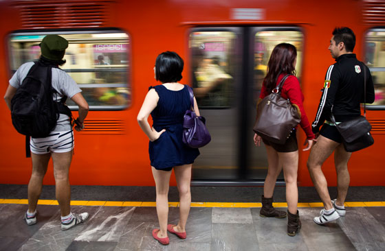 بالصور.. في المترو بدون سراويل من ميلانو الى المكسيك صورة رقم 3