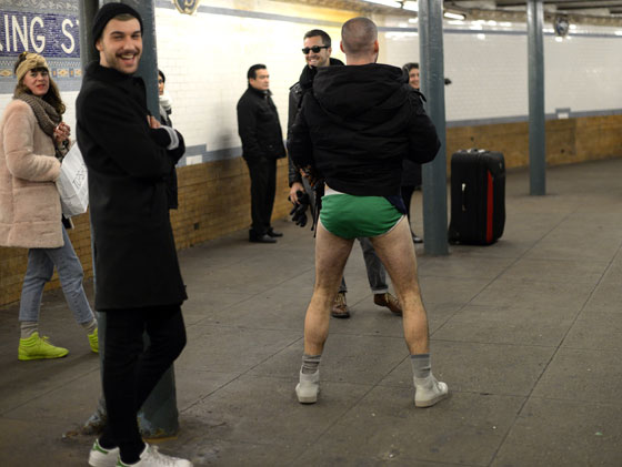 بالصور.. في المترو بدون سراويل من ميلانو الى المكسيك صورة رقم 7