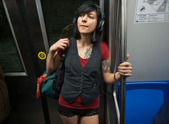 بالصور.. في المترو بدون سراويل من ميلانو الى المكسيك صورة رقم 12