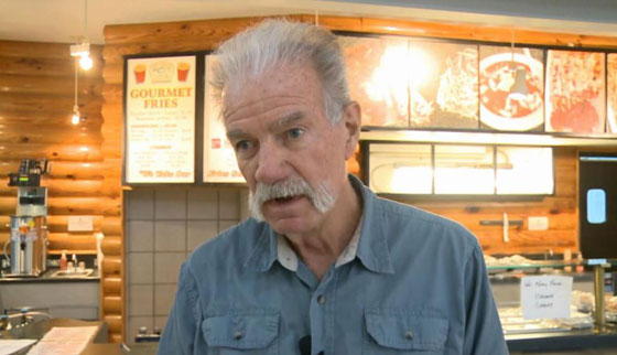 تيري جونز يتحول من قسيس يحرق القرآن الى بائع بطاطا صورة رقم 5