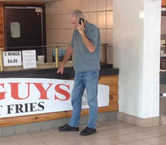 تيري جونز يتحول من قسيس يحرق القرآن الى بائع بطاطا صورة رقم 1