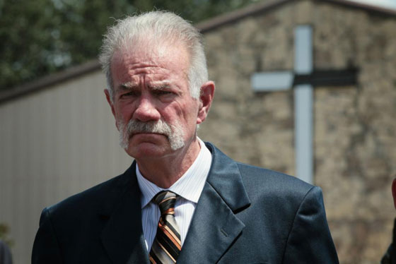 تيري جونز يتحول من قسيس يحرق القرآن الى بائع بطاطا صورة رقم 7