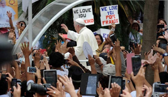 بالصور.. زيارة البابا فرنسيس للفلبين في أجواء عاصفة صورة رقم 4