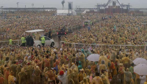 بالصور.. زيارة البابا فرنسيس للفلبين في أجواء عاصفة صورة رقم 3