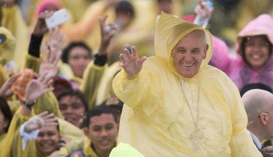 بالصور.. زيارة البابا فرنسيس للفلبين في أجواء عاصفة صورة رقم 2