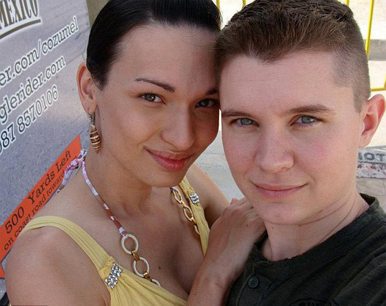  صور اسرة محولة نوعها: الاب قام بالحمل وانجاب طفلين! صورة رقم 2