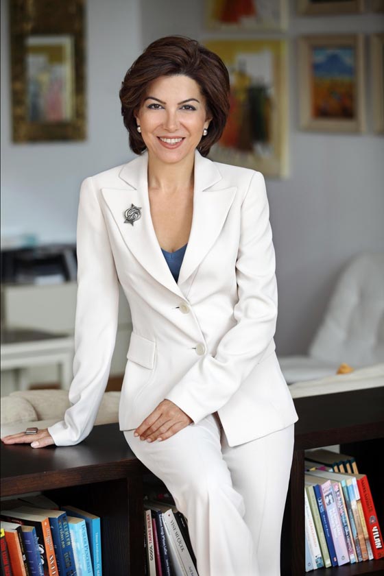 تغريدة جريئة تتهدد صحفية تركية السجن خمسة اعوام صورة رقم 2