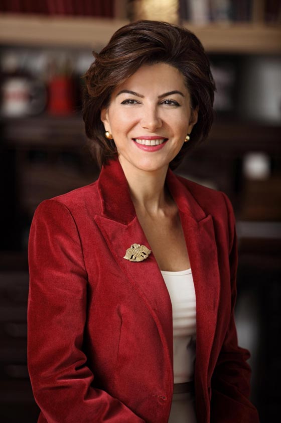 تغريدة جريئة تتهدد صحفية تركية السجن خمسة اعوام صورة رقم 3