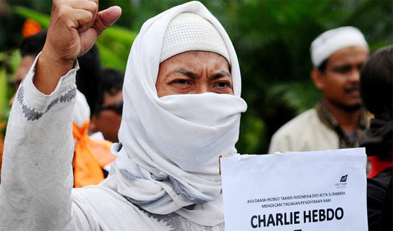  شارلي ايبدو تسيء للنبي مجددا ومظاهرات في ايران وغزة واندونيسيا صورة رقم 8
