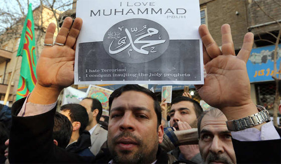  شارلي ايبدو تسيء للنبي مجددا ومظاهرات في ايران وغزة واندونيسيا صورة رقم 2