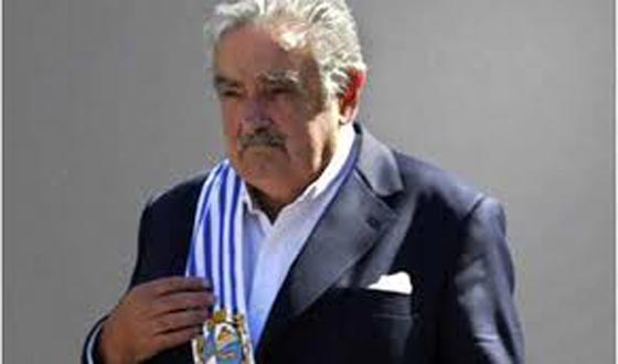 مفاجأة مدهشة.. مواطن يكتشف ان من اوصله في سياراته هو رئيس بلاده!! صورة رقم 14