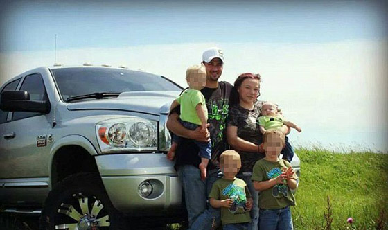 مصرع رضيع على يد اخيه الطفل رميا بالرصاص الحي صورة رقم 1