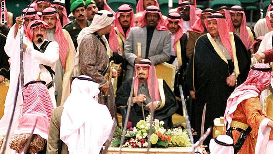 حياة الملك عبدالله الأكثر شعبية والقريب الى الناس في 40 صورة صورة رقم 2