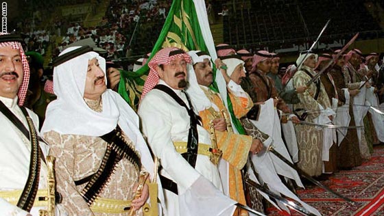 حياة الملك عبدالله الأكثر شعبية والقريب الى الناس في 40 صورة صورة رقم 4