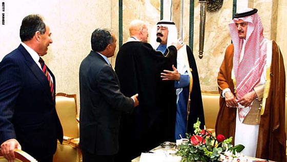 حياة الملك عبدالله الأكثر شعبية والقريب الى الناس في 40 صورة صورة رقم 5