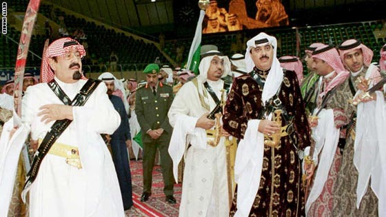 حياة الملك عبدالله الأكثر شعبية والقريب الى الناس في 40 صورة صورة رقم 11