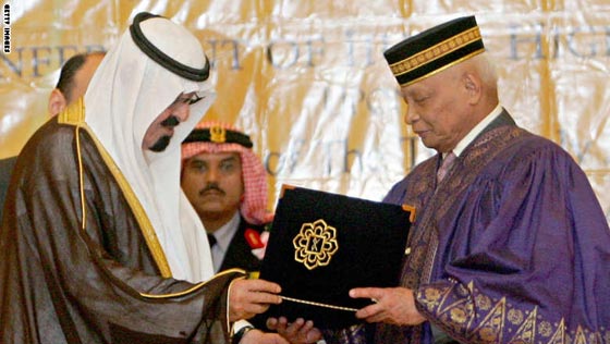 حياة الملك عبدالله الأكثر شعبية والقريب الى الناس في 40 صورة صورة رقم 28