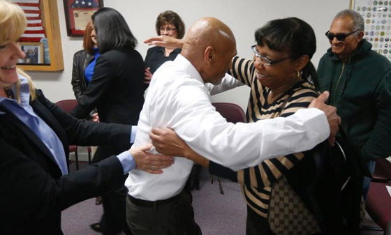 امريكي برئ يقضي اربعين عاما في السجن!! صورة رقم 2