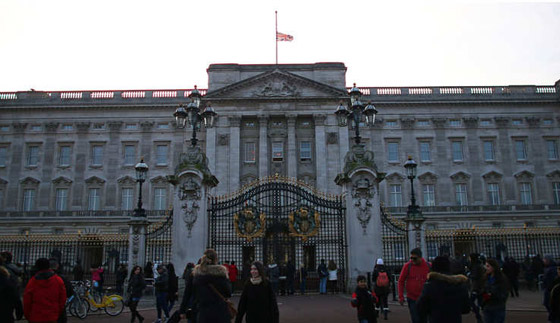 تنكيس العلم البريطاني حدادا على رحيل الملك عبدالله بن عبد العزيز صورة رقم 2