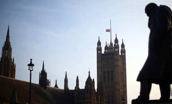 تنكيس العلم البريطاني حدادا على رحيل الملك عبدالله بن عبد العزيز صورة رقم 3