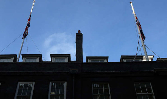 تنكيس العلم البريطاني حدادا على رحيل الملك عبدالله بن عبد العزيز صورة رقم 4