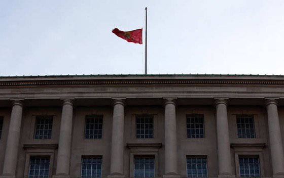 تنكيس العلم البريطاني حدادا على رحيل الملك عبدالله بن عبد العزيز صورة رقم 5