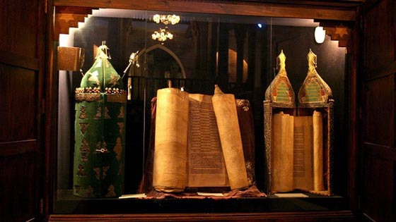  العراق غاضب واسرائيل تحتفل بتسريب نسخة التوراة العراقية اليها صورة رقم 6