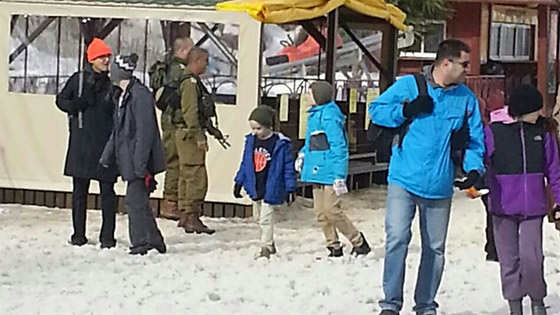 قذائف صاروخية على شمال اسرائيل واجلاء الزوار عن جبل الشيخ صورة رقم 1