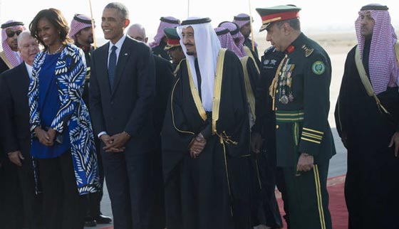 هكذا تصرفت ميشال اوباما خلال تقديمها التعازي بوفاة العاهل السعودي صورة رقم 5