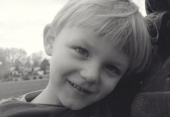 بالصور.. عائلة من 5 انفار تنتحر بكاملها خوفا من نهاية العالم صورة رقم 5