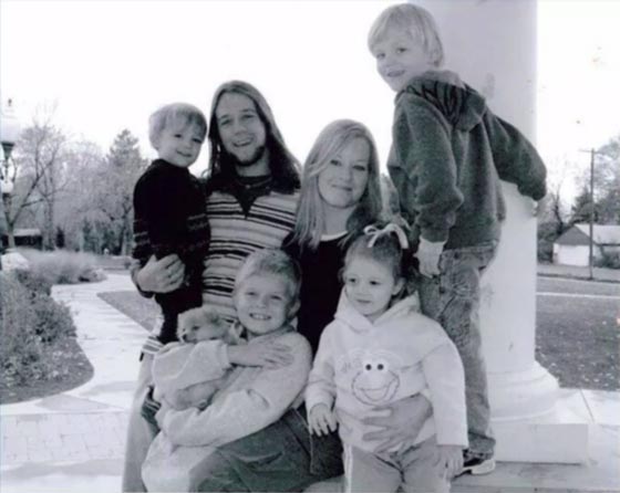 بالصور.. عائلة من 5 انفار تنتحر بكاملها خوفا من نهاية العالم صورة رقم 2