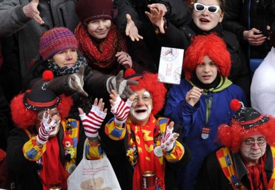  المانيا تمنع تكريم ضحايا شارلي ايبدو في كرنفال كولونيا صورة رقم 7