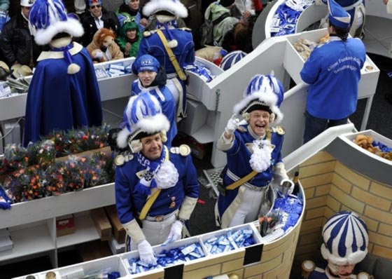  المانيا تمنع تكريم ضحايا شارلي ايبدو في كرنفال كولونيا صورة رقم 8