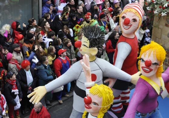  المانيا تمنع تكريم ضحايا شارلي ايبدو في كرنفال كولونيا صورة رقم 12