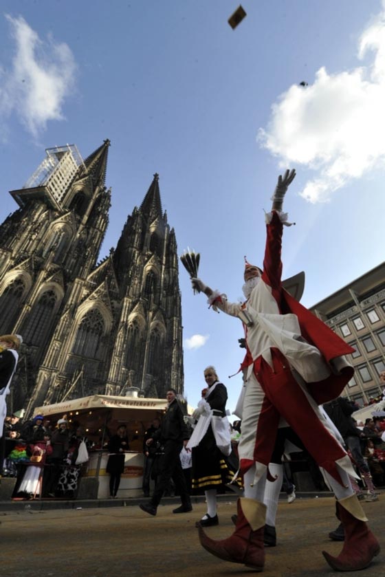  المانيا تمنع تكريم ضحايا شارلي ايبدو في كرنفال كولونيا صورة رقم 13