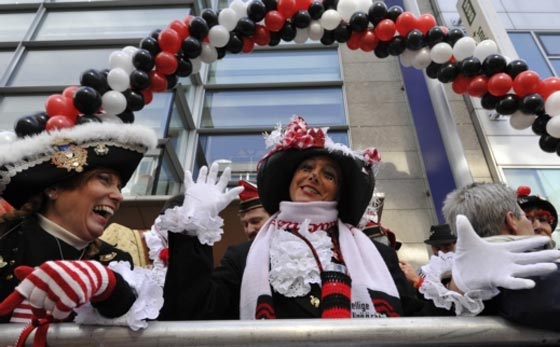  المانيا تمنع تكريم ضحايا شارلي ايبدو في كرنفال كولونيا صورة رقم 15