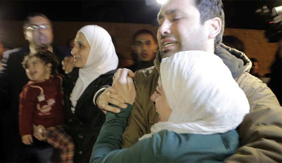 بالصور.. زوجة الطيار الأردني الأسير لدى داعش لا تتوقف عن البكاء صورة رقم 7