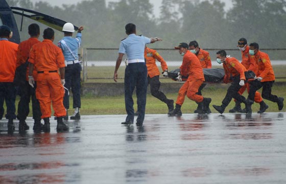 الطفلة لطفية حميد.. اولى ضحايا كارثة طيران آسيا 8501 صورة رقم 15