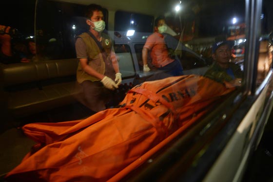 الطفلة لطفية حميد.. اولى ضحايا كارثة طيران آسيا 8501 صورة رقم 26